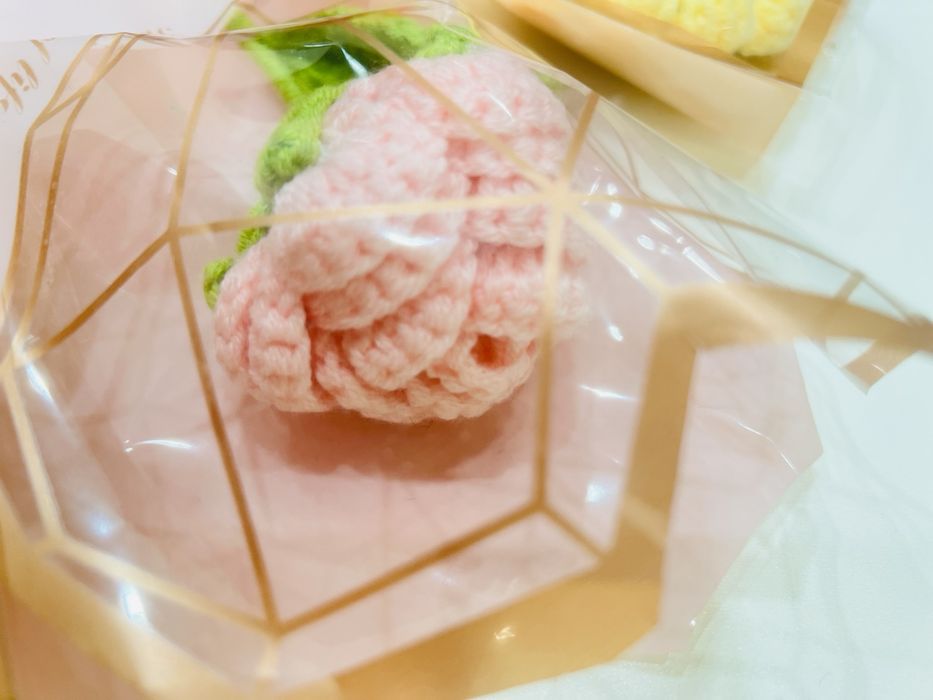 Последни! Плетени цветя рози и слънчогледи за 8 март и други празници