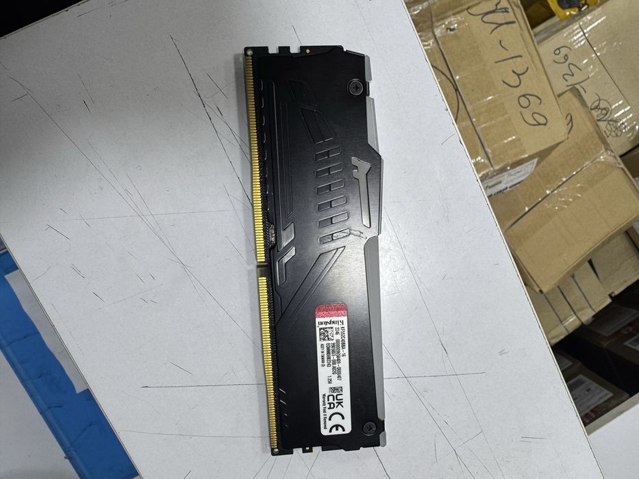 Продам оперативная память Kingston Fury DDR5 16GB CL40 c rgb подсветка