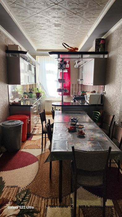 5mkr 1- dom 2- xonali kvartira sotiladi