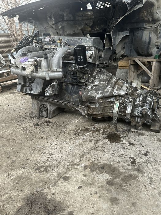 Двигатель от мерседеса (102) с коробкой вместе