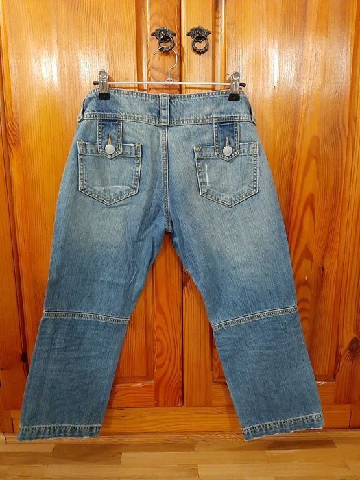 Blugi 3/ 4  
  mărimea xs