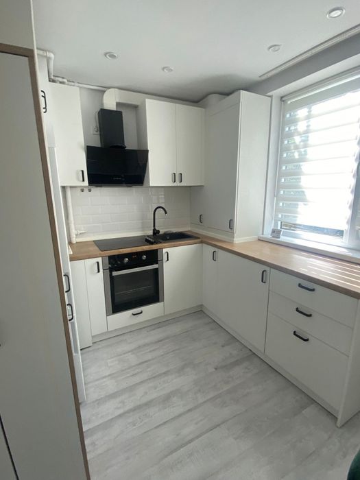 Inchiriez apartament 2 camere - str. Bizusa, etaj intermediar