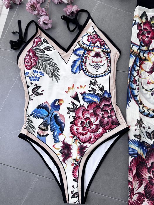 Costum de baie din 2 piese marimea M model superb