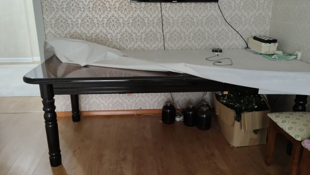 Раздвижной стол в гостиную