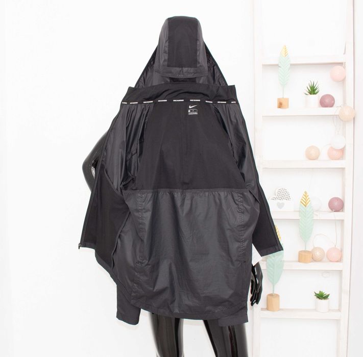 Nike Essential Packable дамско яке черно за бягане влагоотвеждащо М
