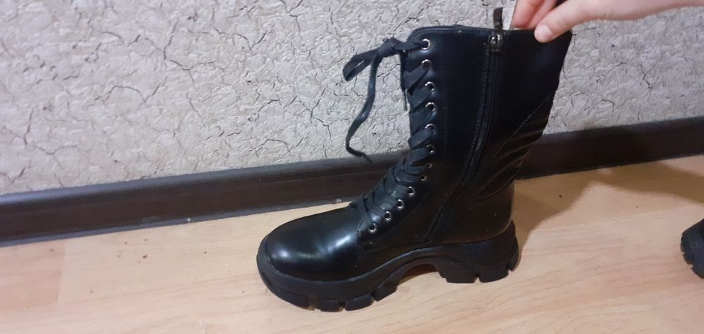 Продаю  женские  сапоги