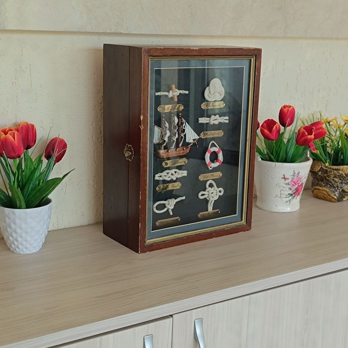 Кутия с корабни мотиви и корабни въжета