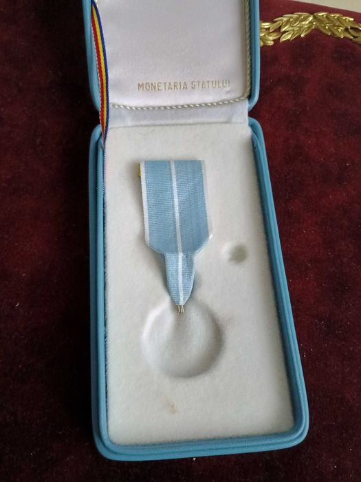 Vand cutie Medalia Serviciul Credincios clasa I + panglica medalie !!