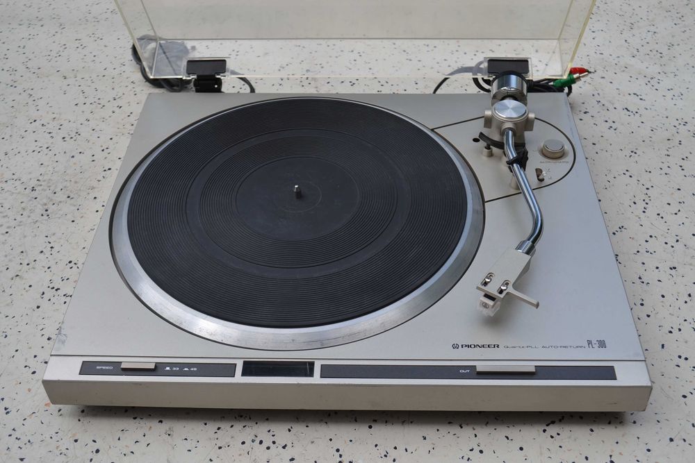 Pick up Pioneer PL 300