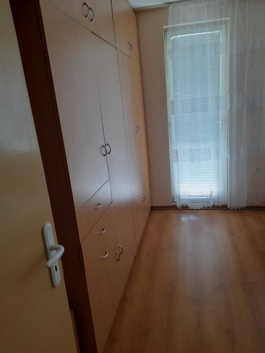 Дава се под наем Тристаен апартамент в Плевен, Идеален център - 70 кв.м за 306 € - Снимка #1