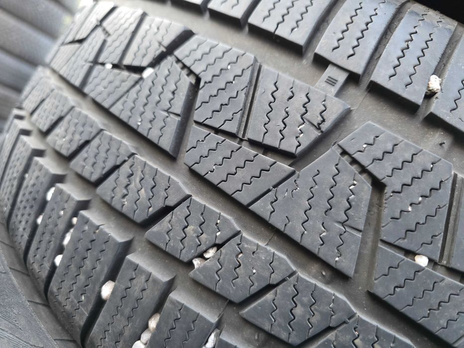 2бр Зимни гуми 215 45 17 - Aplus - DOT 2024 -