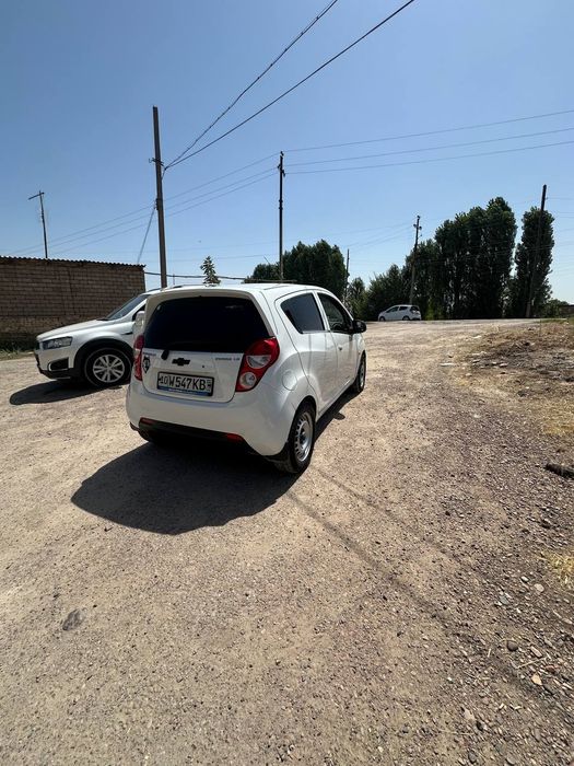 Spark sotiladi hamma narsasi naxadu moshina minishga tayyor