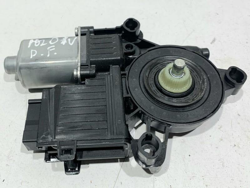 Motoras macara geam dreapta fata Volkswagen Polo VI facelift AW 2QD959