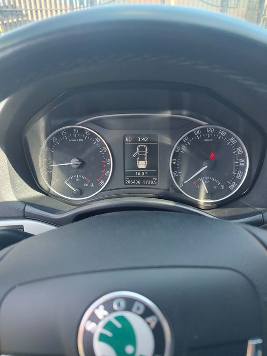 Mașina skoda Octavia