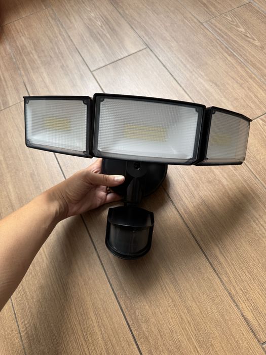 Proiector triplu led cu senzor de miscare nou