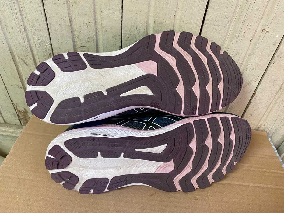 ''Asics GT-2000 10''оригинални маратонки  38.5 номер.