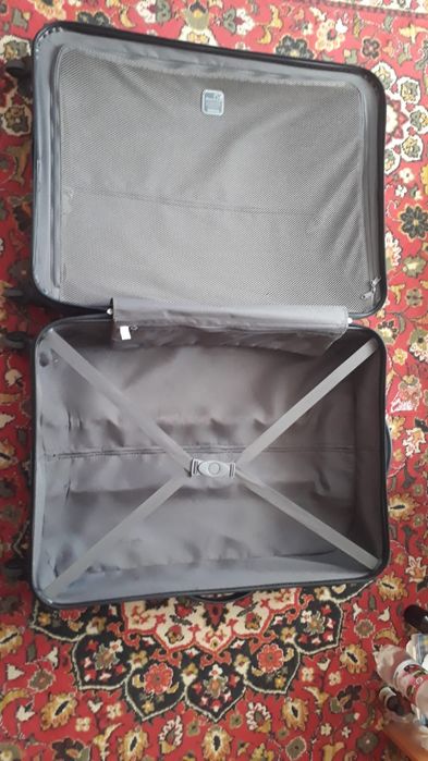 Чемодан пластик большой