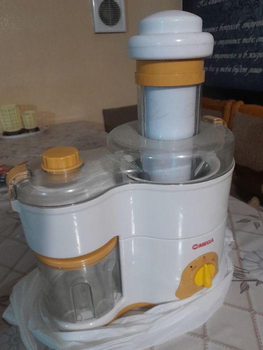 Кухонный комбайн, рабочий