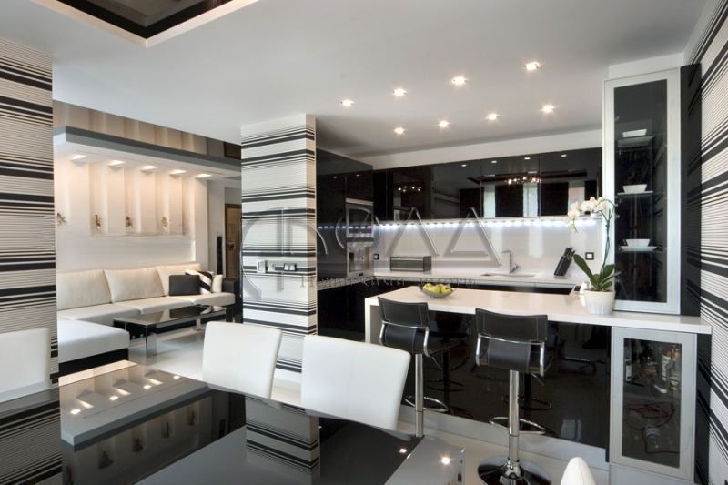 Продава се Тристаен апартамент в София, Витоша - 105 кв.м за 2750 €/кв.м - Снимка #2