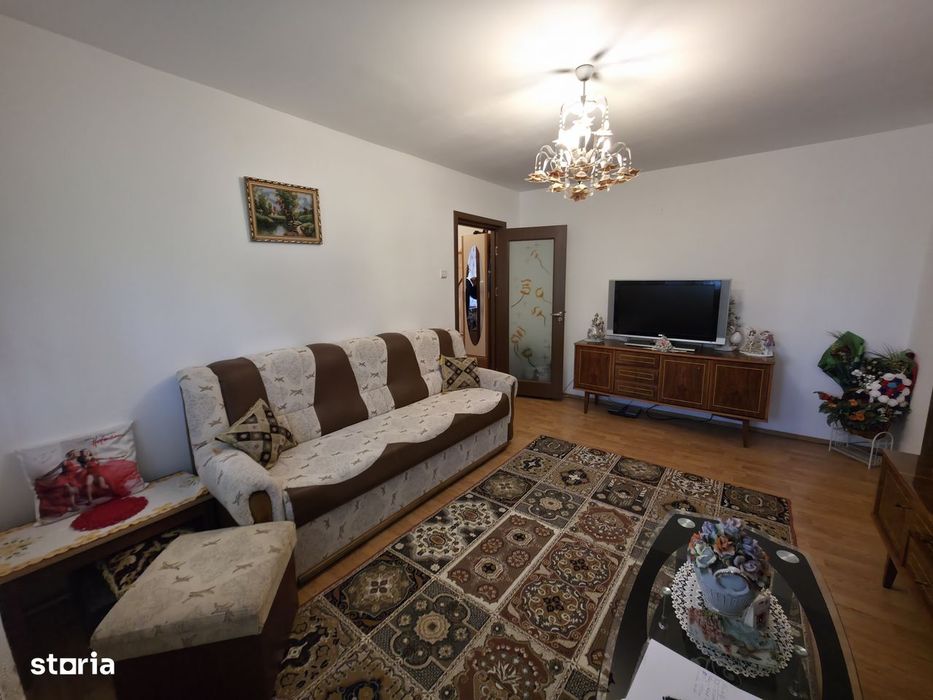 Apartament cu 4 camere si centrala termica-etajul 2/4