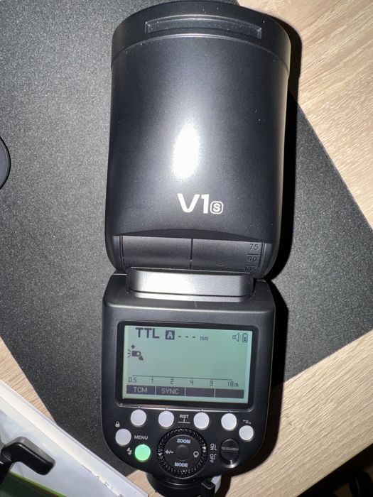 Godox V1S - нова, с магнитен дифузьор