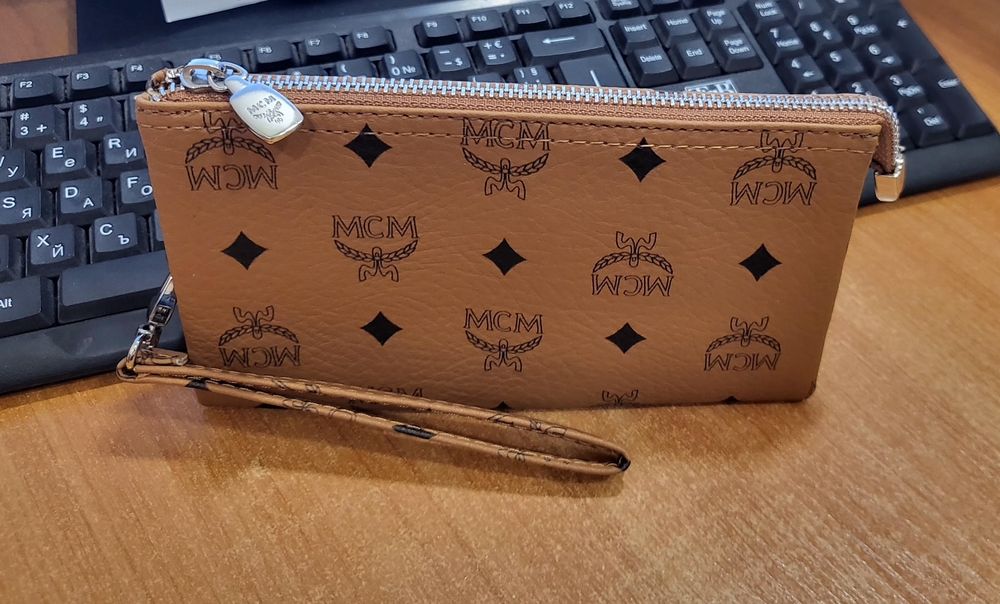MCM клъч,чантичка,несесер ,нова