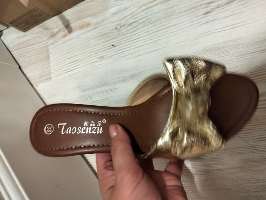 Босоножки женские