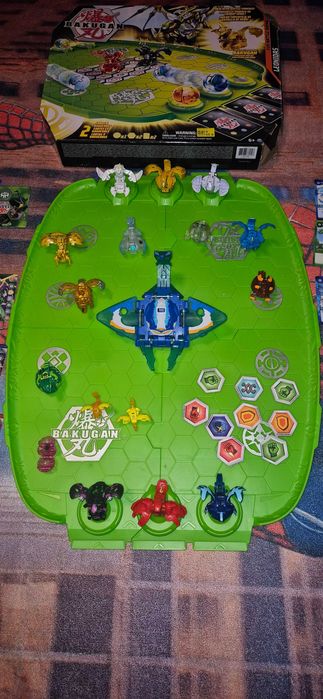 Бакуган арена, фигурки и карти