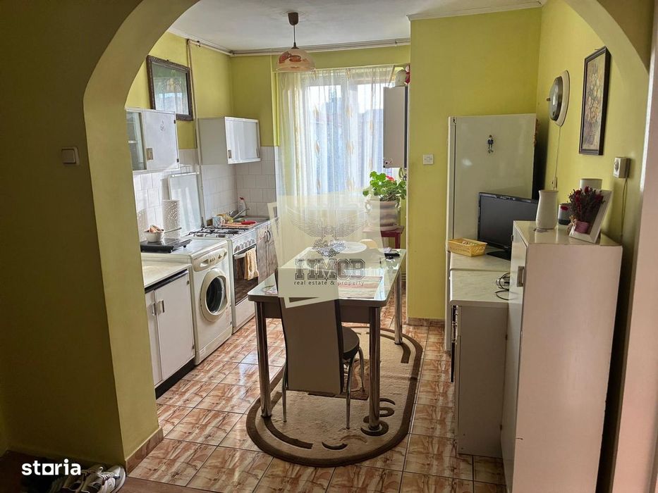 Apartament 3 camere decomandat si pivnita zona Mihai Viteazu