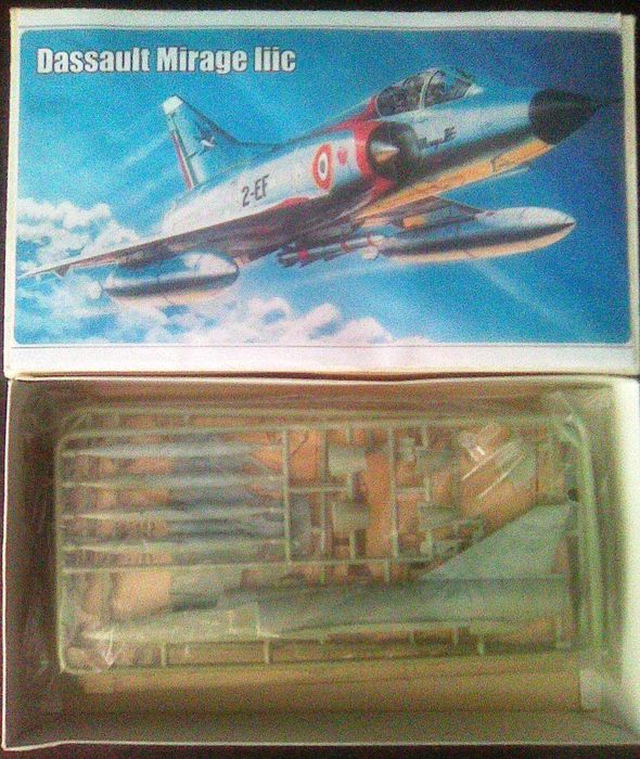 сборная модель самолета Мираж-3 для классного музея авиации!