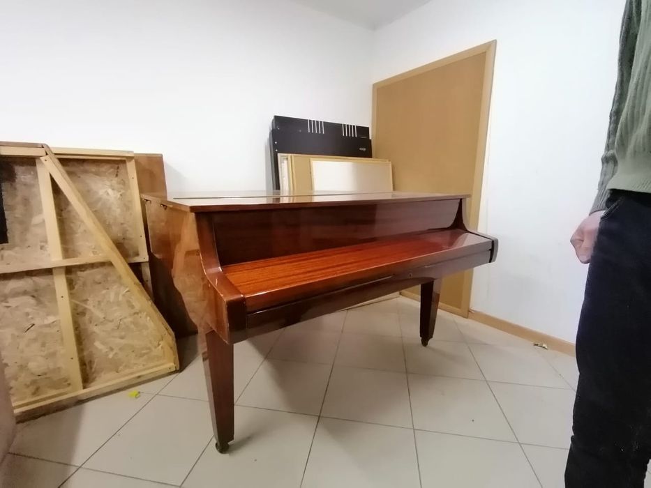 Рояль кабинетный