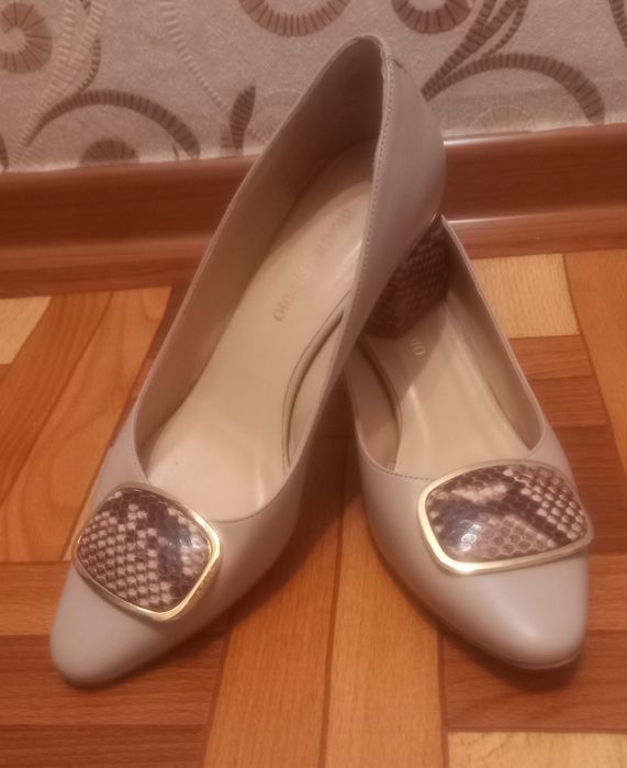 Обувь -туфли женские