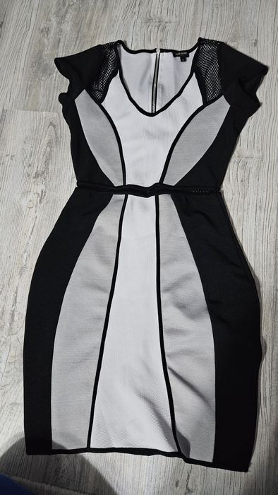 Черно бяла рокля- S размер