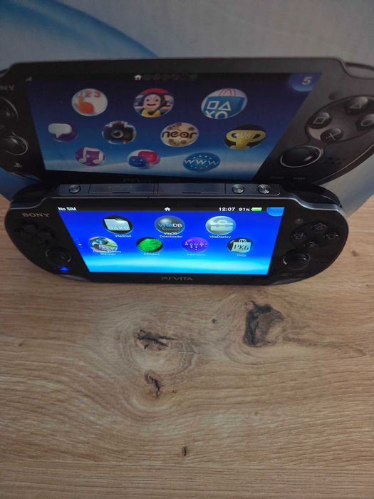PS Vita Oled modat cu adaptor SD2Vita plus card Sandisk 64gb impecabil