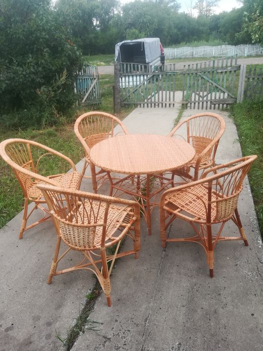 Кресло-качалку плетеное