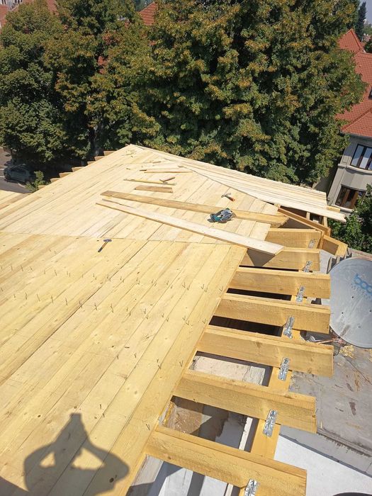 Montaj Acoperis/ Reparatii/ Dulgherie/Mansardari /Sisteme pluviale/ Montaj tigla/ GARANTIE