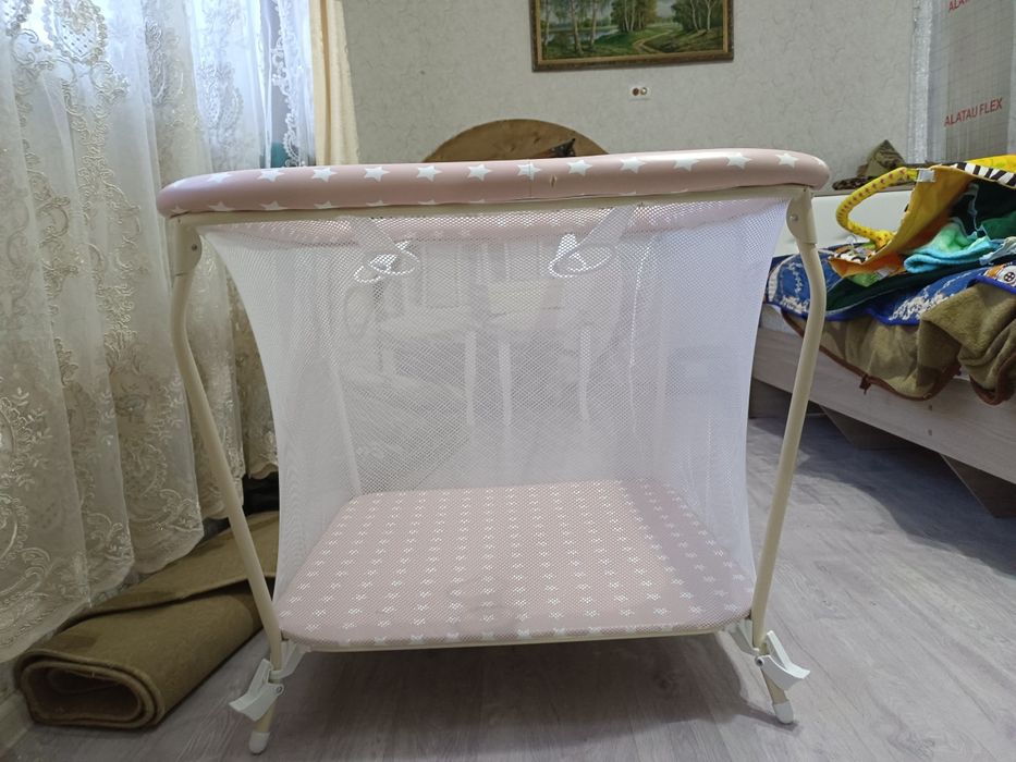 Продам манеж игровой