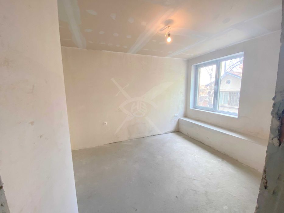 Продава се Двустаен апартамент в Пловдив, Кючук Париж - 62 кв.м за 1330 €/кв.м - Снимка #1