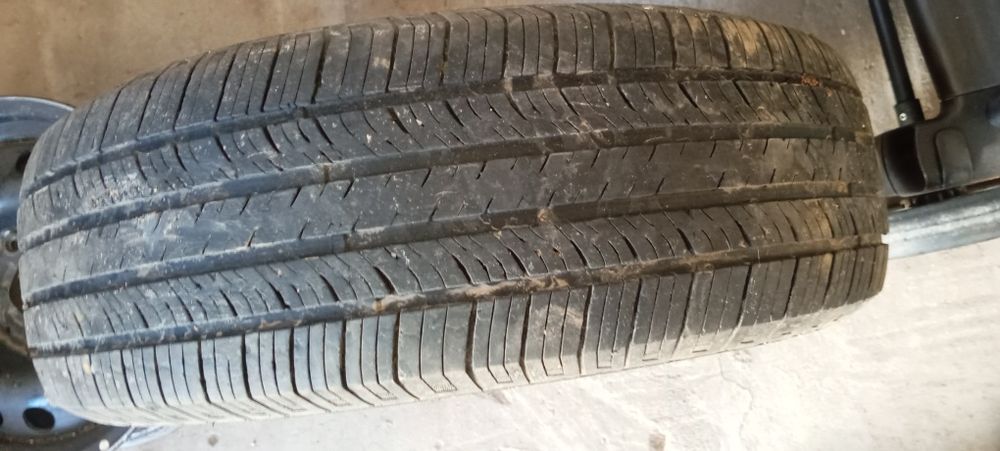Продам летнию  резину