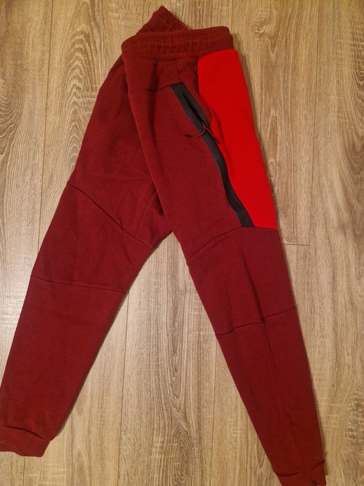 Pantaloni Nike Tech