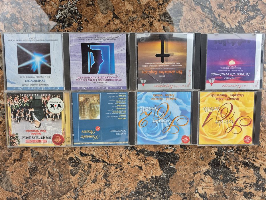 Vand Lot 40 CD cu muzică clasică mixta 

- Tot lotul de 24 CD cu muzic