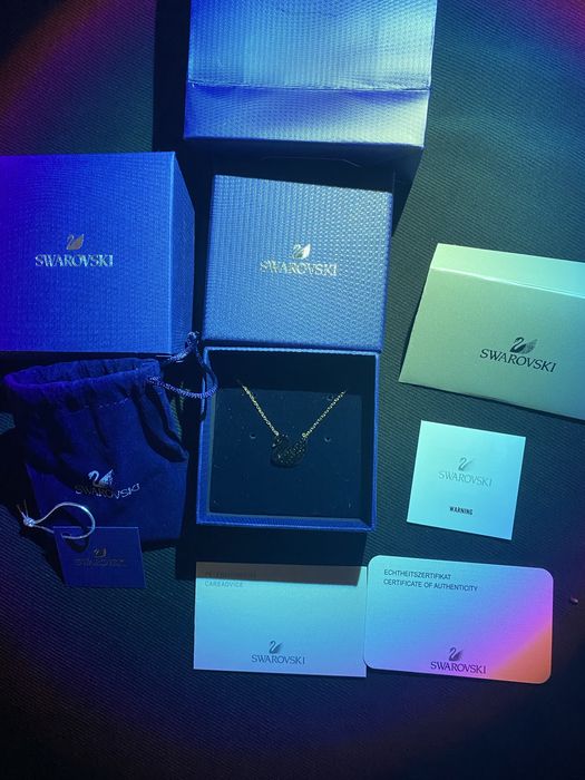 Lantisor / Colier / Pandantiv Swarovski Swan Black