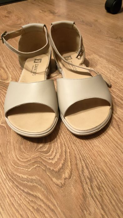 Sandale marimea 40