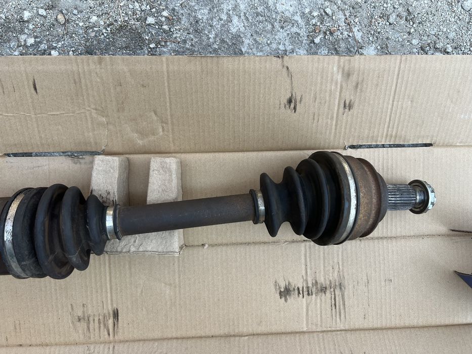 Предна полуоска Бмв е53