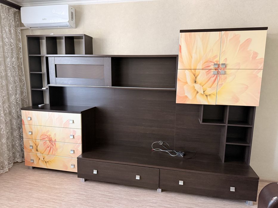 Продам стенку для телевизора.ТОРГ!