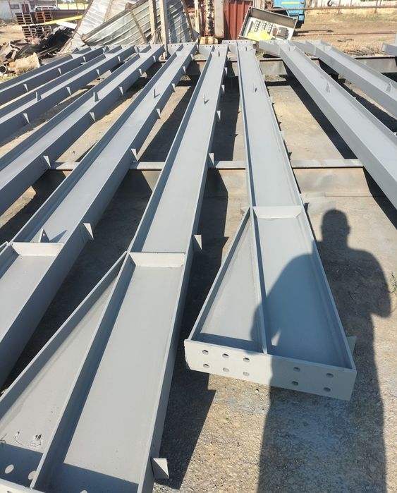 Hale metalice la preț redus