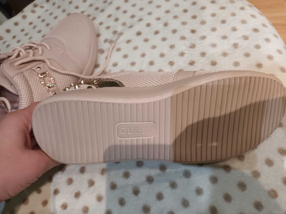 Guess- купувани от Англия