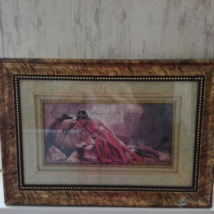 Картина девушка со львом.