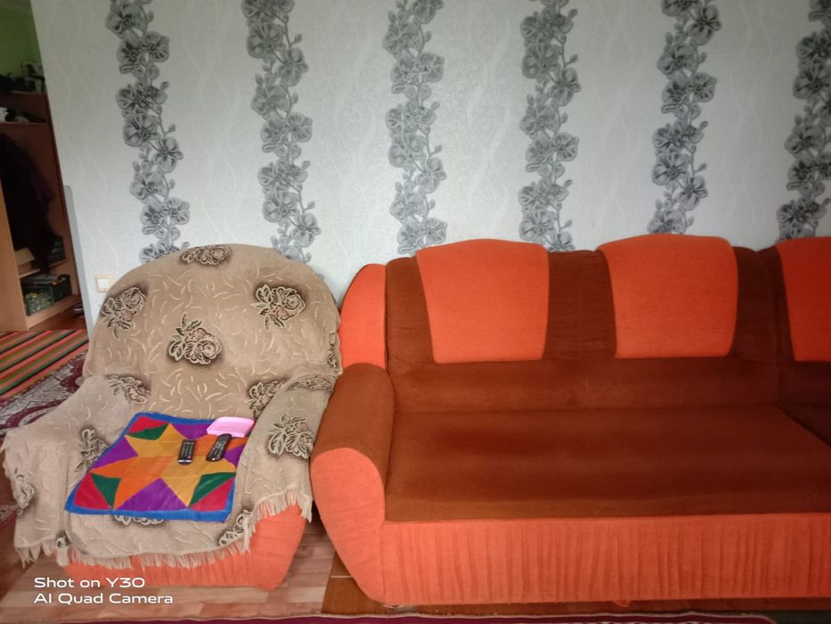 Продам диван с креслой