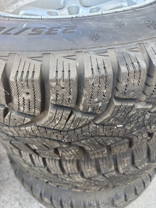 Продам внедорожник шины с дисками